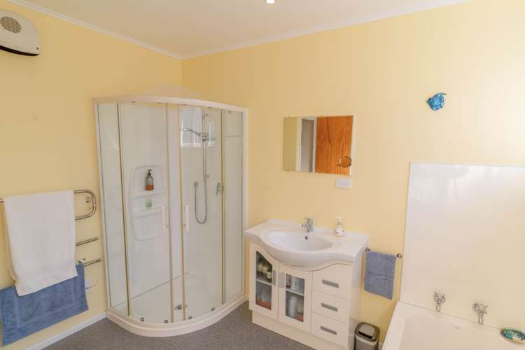 25 Oak Avenue Paremata_14