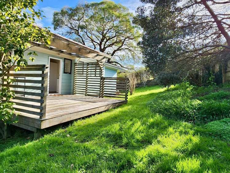 87 Solar Road Glen Eden_16