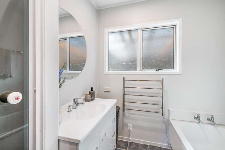 8 Teviot Place Totara Vale_16