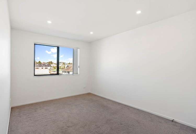 5/60 Kelman Road Kelston_8