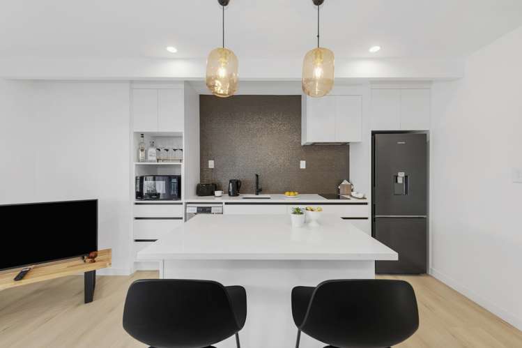 2/10 Pinewood Grove Botany Downs_15