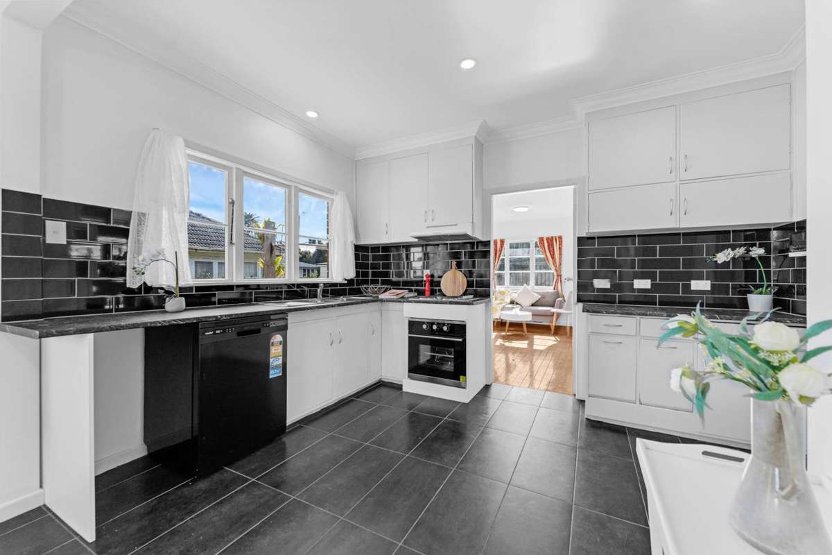 92 Mangere Road_4