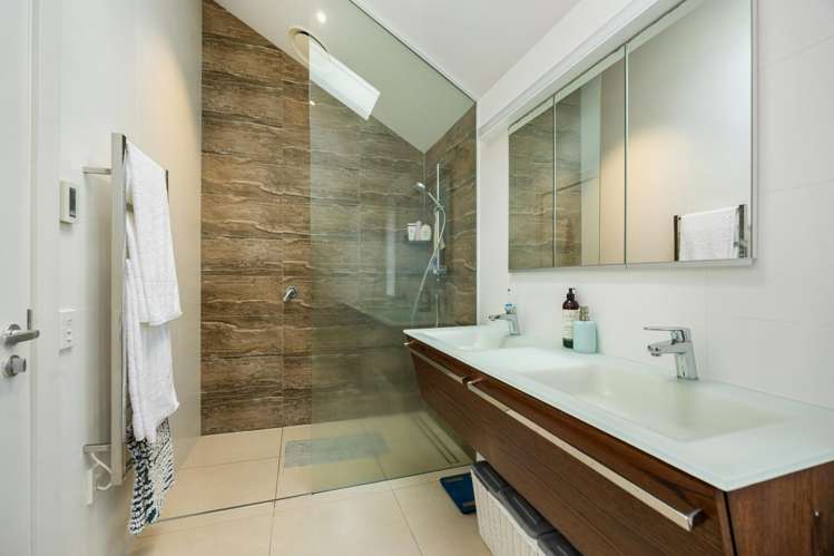 8 Summit Drive Mount Albert_21