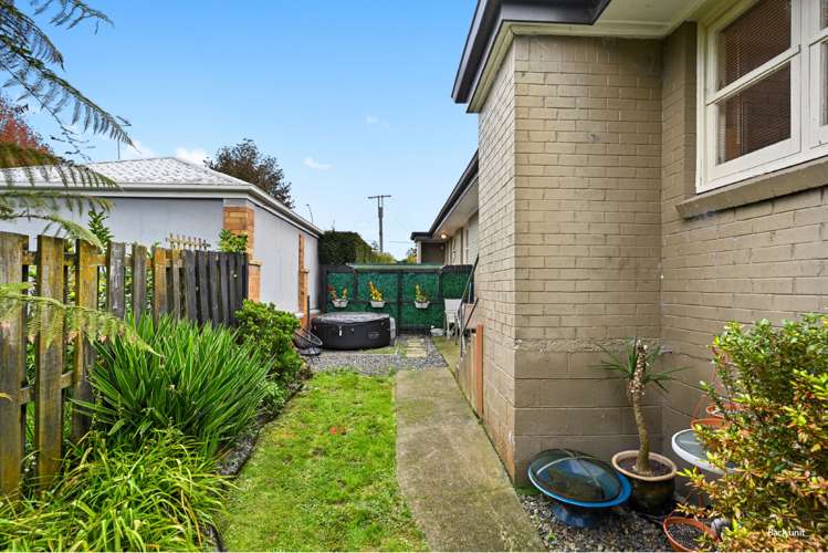 744 River Road Chartwell_25