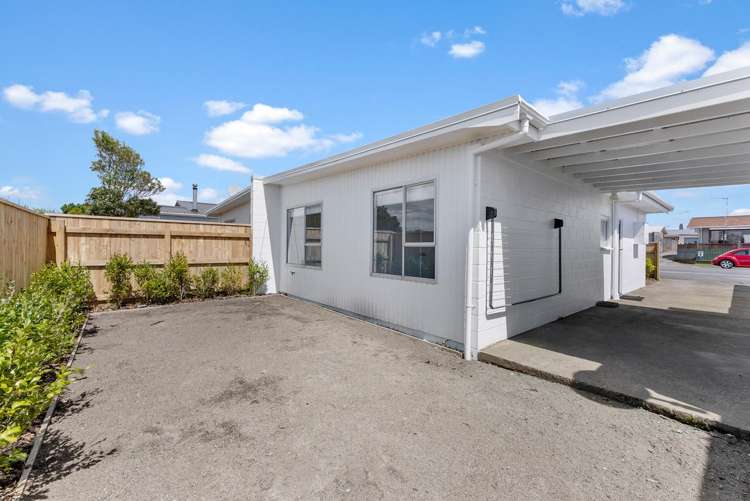 24b & 24c Omata Road Marfell_24