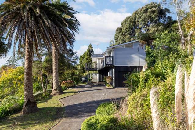 STUNNING HOME WITH SPECTACULAR VIEWS!