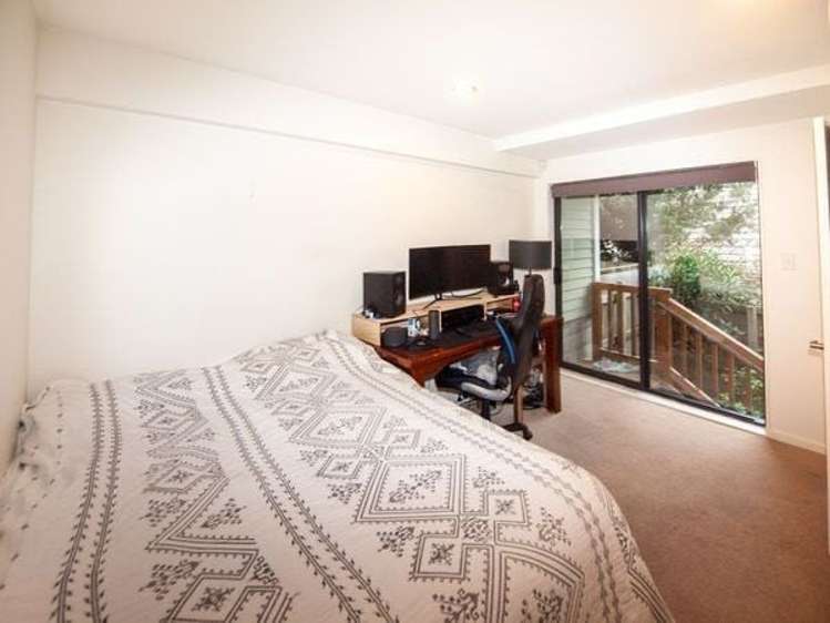 2/11 Gordon Place Newtown_6