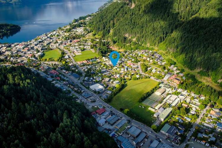 9/14 Fryer Street Queenstown_8