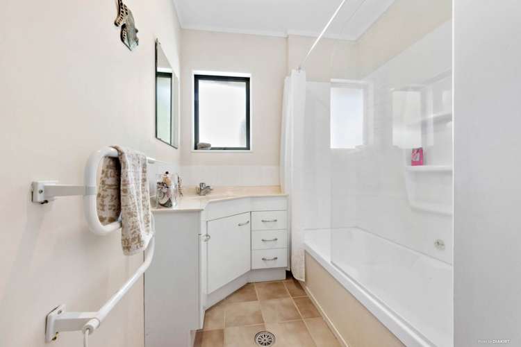 18 Lasque Place Glen Eden_15