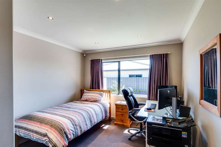 6 Donald Place Frimley_18