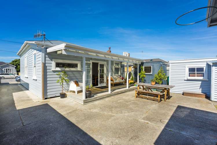 25 Riddlers Crescent Petone_14