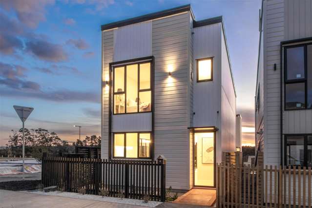 Westgate - Spacious Living with Studio