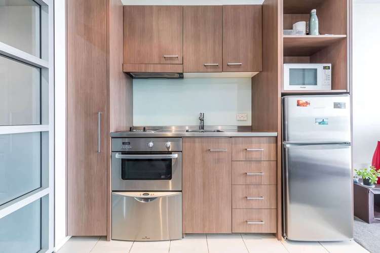 413/85 Beach Road City Centre_2