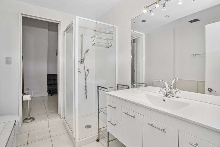 2e/2 Queen Street Auckland Central_11