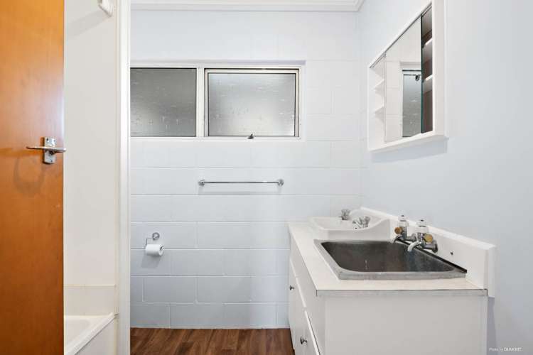 720 Te Atatu Road Te Atatu Peninsula_16