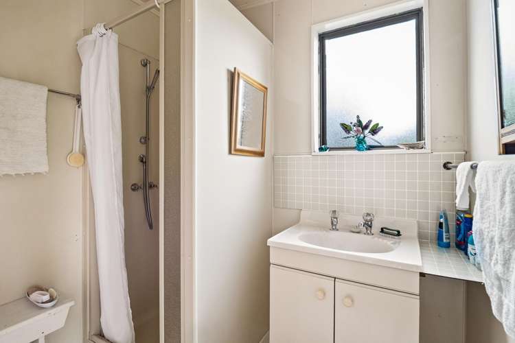 10 Muri Street Aramoana_14