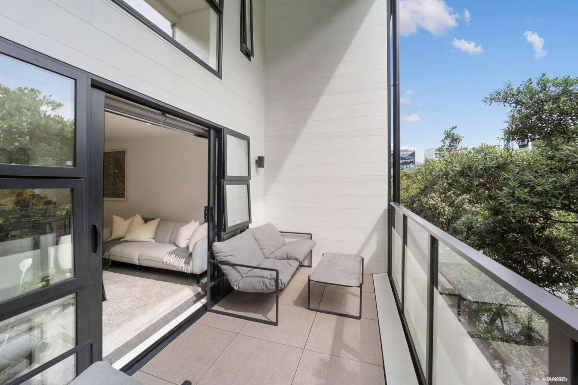 11/8 Dock Street City Centre_0