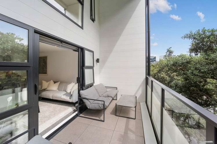 11/8 Dock Street City Centre_1