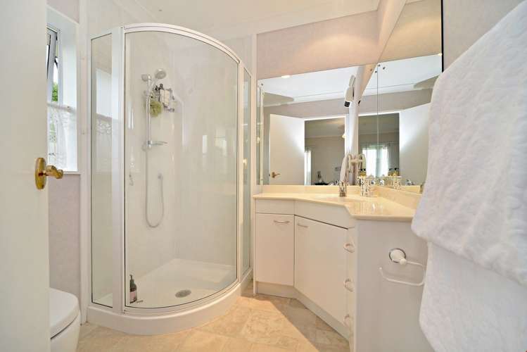 20 Lobelia Rise Goodwood Heights_16