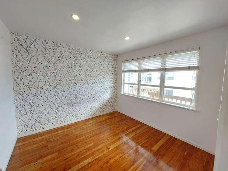 2/70 Hogans Road Glenfield_4