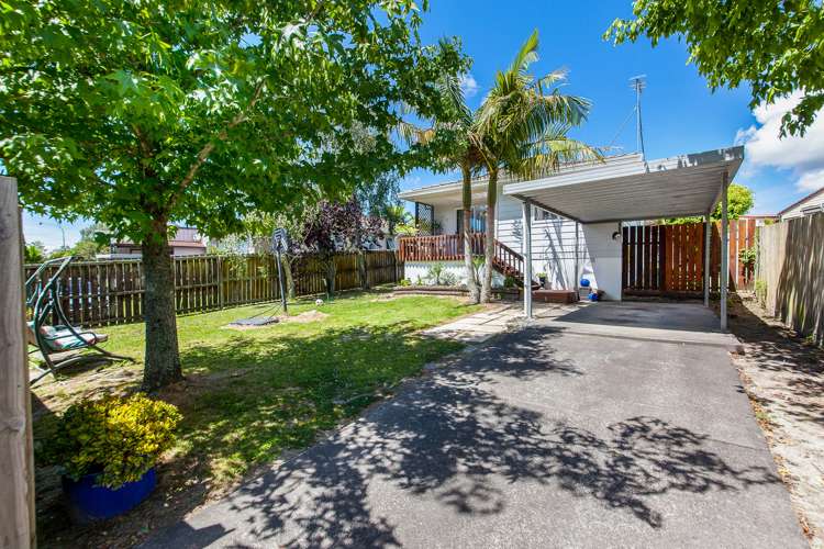 2/40 Granville Drive Massey_0