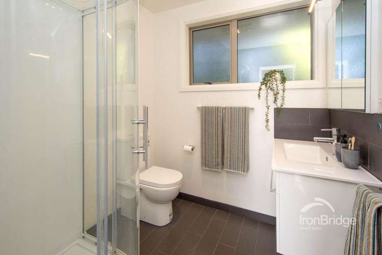 25 Delaware Crescent Russley_10