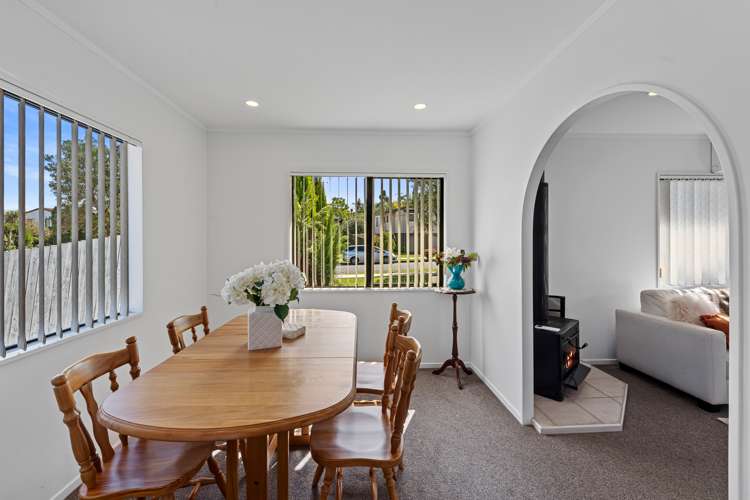 37 Gosford Drive Botany Downs_6