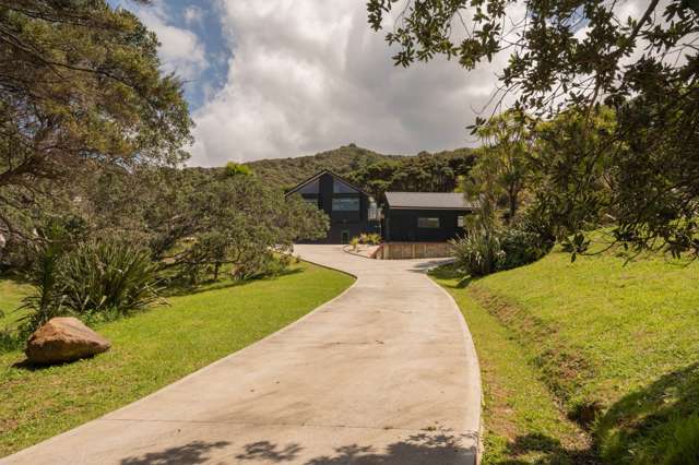 Escape to Coastal Paradise – 349 Blind Bay Road