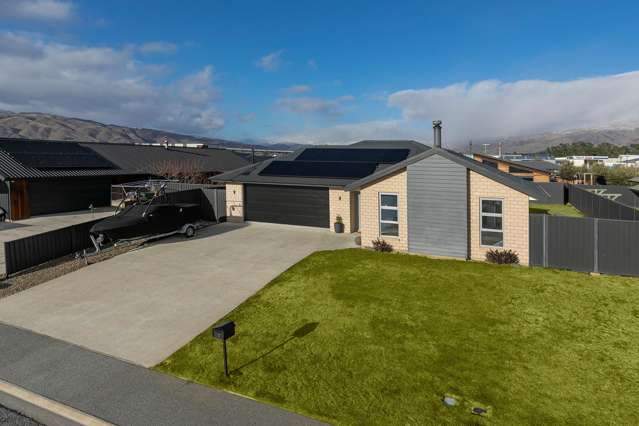 Fantastic family living, perfect location!