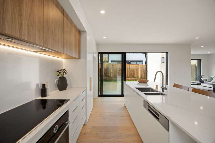 4/15 Lake Domain Drive Hamilton Lake_7