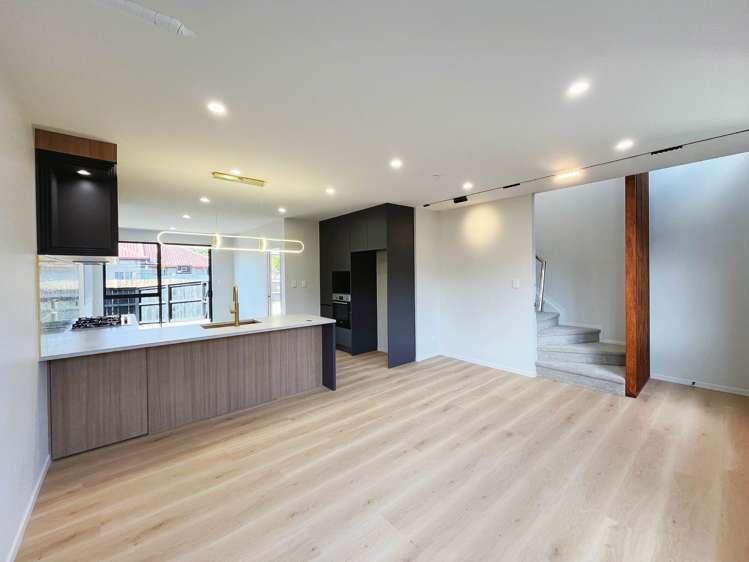 2/75 Ash Street_4