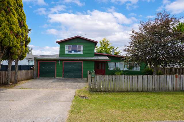 Large Home Ideal for Families or Investors