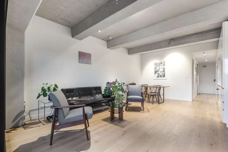 305/38 Khyber Pass Road_1