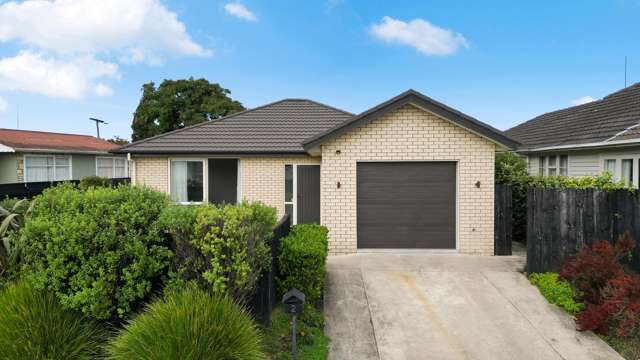 Modern Comfort Meets Top School Zones