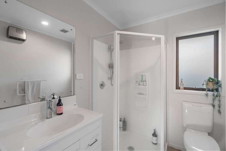 39 Faringdon Boulevard Rolleston_12