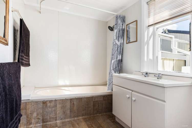 871 East Coast Road Kaiaua_12