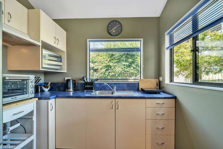 915 Harding Road Camberley_33