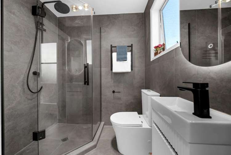 9 Colmar Road Mellons Bay_11
