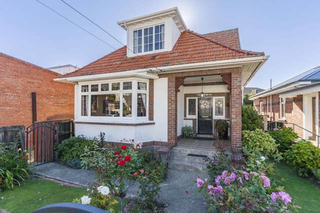 Charm & Elegance in the Heart of St Clair.