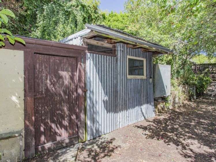 1616 Cust Road Cust_16