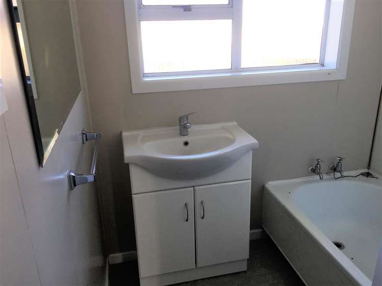 64 Edinburgh Crescent Waikiwi_8