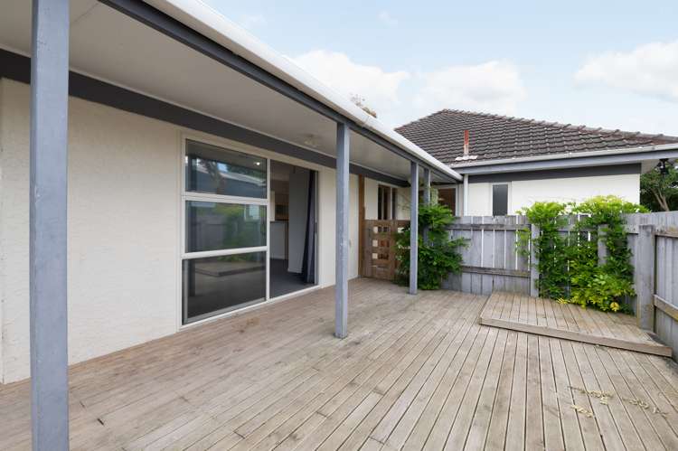 1 James Street Hamilton East_11