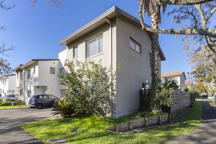 1 Butia Avenue Henderson_12