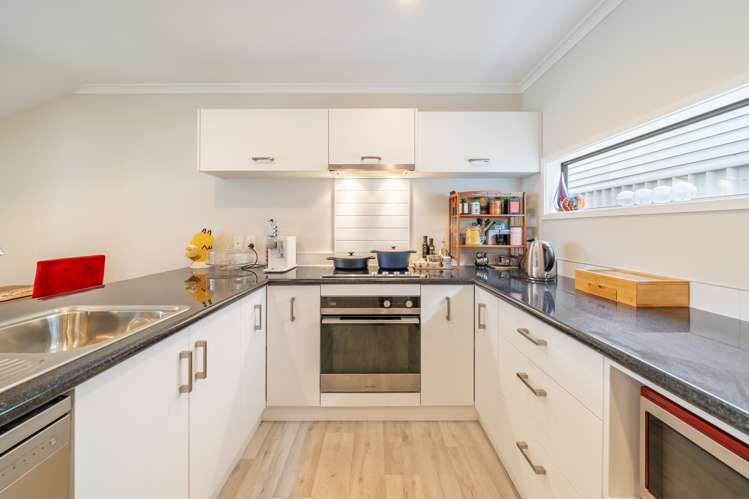 26 Latimer Way Petone_9