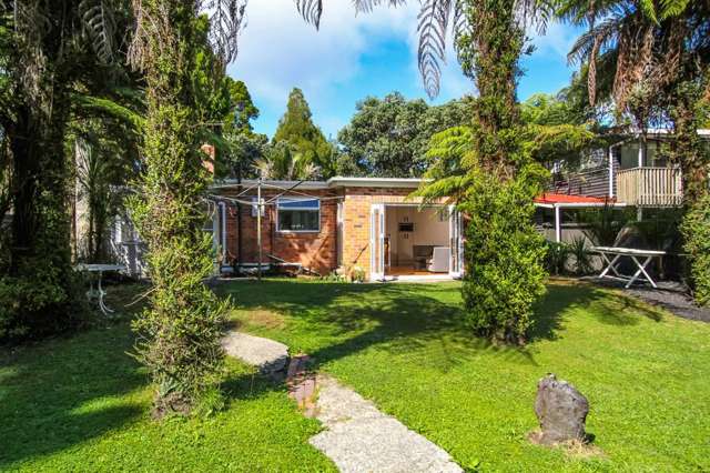 11 Hollywood Avenue Titirangi_1