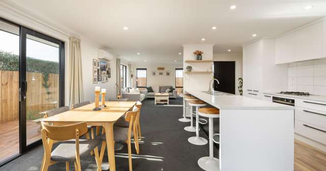 26b Harvard Road Burleigh_2