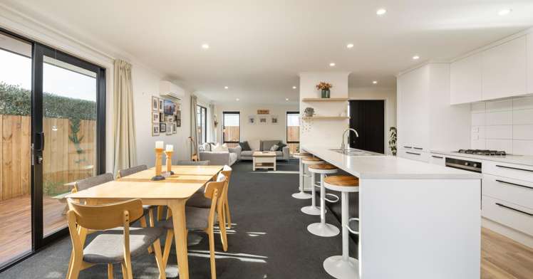 26b Harvard Road Burleigh_2