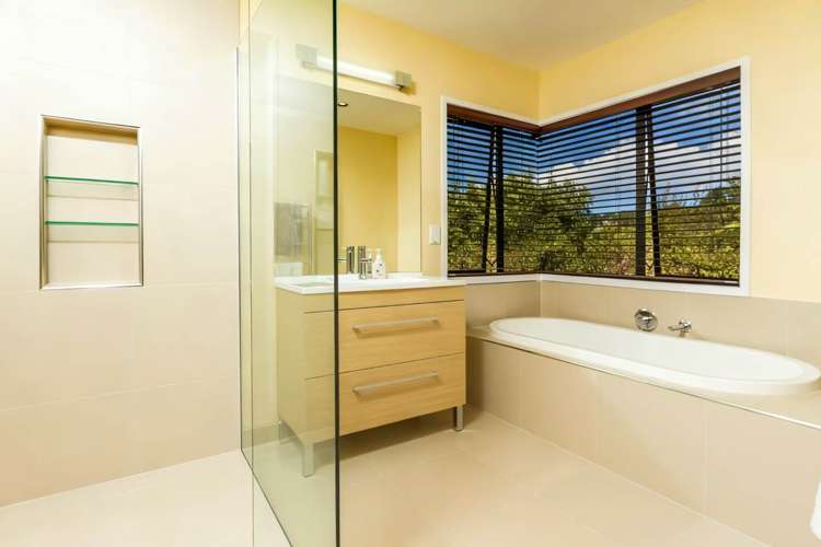 1 Stitchbird Close Murrays Bay_15