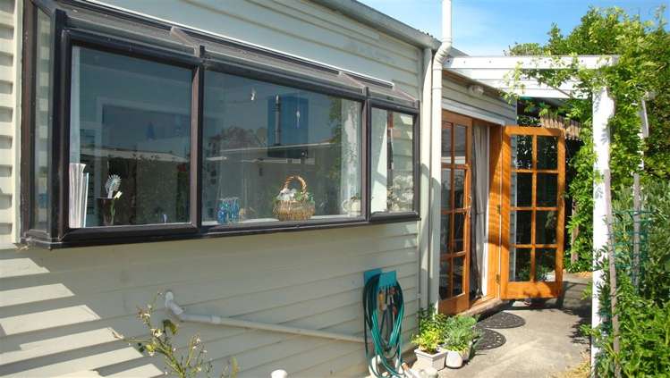 53 Raymond Street West End_13