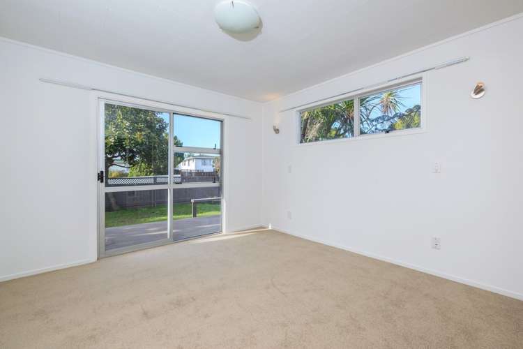 1 Surman Place Glen Eden_17